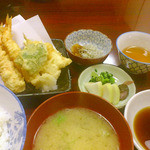 赤城 - 2013/10 ランチ天ぷら定食 2Fで