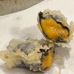 天冨良 かんの - ムラサキウニを海苔で包みました