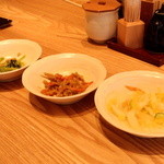 寅福 - 食べ放題の惣菜（小松菜のひたし、きんぴらごぼう、白菜ときゅうりの浅漬け）