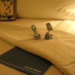 Palazzo Versace  - ベットメイク後にはチョコが置いてありました