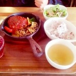 ふわっとハンバーグ　トマトソース1,080円（税込）