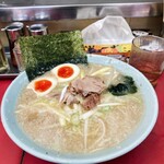 ラーメンショップ - ネギ味噌ラーメン。

日本一のラーショと名高い牛久結束店へ。
ランチタイムはとっくに過ぎたのに大行列( ꒪⌓︎꒪)
1時間以上の待ちだった。