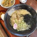 和風レストラン まるまつ - 料理写真:鶏中華とミニ天丼 1,300円