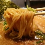 東京豚骨拉麺 ばんから - 縮れ麺に【背脂】が良く絡む！