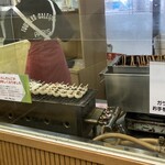大阪前田製菓  - みたらし団子もこちらで焼いて当然美味しい