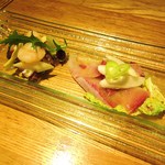GRAND DELI - 二皿目の「前菜」は、蛸と海老のサラダと寒鰤のカルパッチョです。
