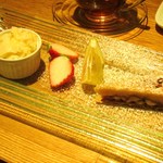 GRAND DELI - デザートは「オレンジシャーベットとくるみのヌガー」です。