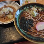 あかいし - もつ煮セット（もりそば変更はありません）