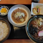 あかいし - もつ煮セット「そば」で　税込1,000円