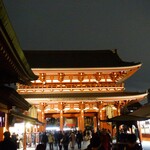 ほていちゃん - ライトアップされた浅草寺は幻想的ですね