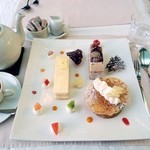 アルチザン・パティシエ・イタバシ - ケーキ３個盛り合わせ。