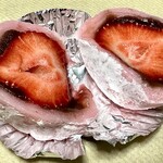 雷除志ん古 - イチゴ大福真っ二つ。