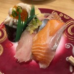 回転寿し トリトン - 料理写真: