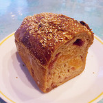 橋本屋製パン店 - ドライフルーツたっぷり