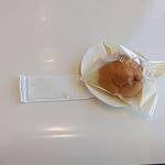 ガトウ専科 - 料理写真:イートインしたシュークリームと無料のコーヒー