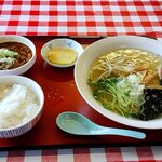 食堂大関 - もつ煮ライス＋ラーメン800円