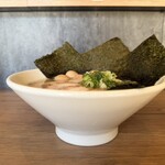 煮干拉麺 小烏丸 - 極 煮干中華そば 黒（側面）