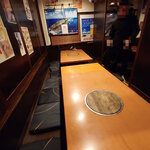 居酒屋まんぷく - 居酒屋まんぷく2階内観、2階は広く大テーブルで40席以上はあります。