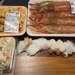 かじ惣 - 料理写真:『蛸足(刺身)』、『赤えび(刺身)』(税込み647円)、『野菜かき挙げ』(税込み323円)、『自家製昔ながらのポテトサラダ』(税込み215円)