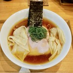 飯田商店 - わんたん入りしょうゆらぁ麺