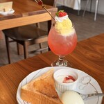 喫茶 nagi - 料理写真:クリームソーダ　シナモントーストモーニング