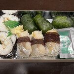 桃中軒 - 料理写真:港あじ鮨〜特筆すべきは握り寿司と太巻きの構成であること