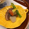 平川 - 飯蛸もうるいも早春の味覚。蕗のとうは味噌で盛り合わされていました。季節を表す食材が先付けからフルコンボ。
