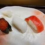 華屋与兵衛 - 3貫握り