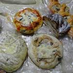 UN PONT,UN - ピザパン3種、モーフ、ゴボウエピ、レザンを購入　2015年1月