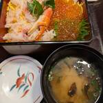 華屋与兵衛 - 蟹といくらの極み重