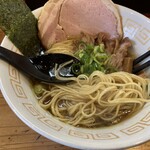 極麺 青二犀 - やや平打ちストレート細麺