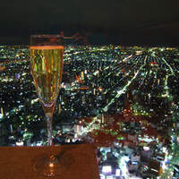 ワインラウンジ＆レストラン セパージュ 名古屋店 - まずはスパークリングワインで夜景に乾杯！