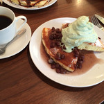 cafe RODI - 抹茶クリームと小豆のパンケーキ