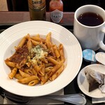 カフェ・ベローチェ - 料理写真:CAFFE VELOCE 日本橋店 贅沢ビーフのボロネーゼペンネセット 税込1,070円 ドリンクはホットティーを選んで