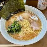 寿々喜家 - 典型的な家系ラーメンのビジュアル♪
長い時間の先にお目見えすると、特に光り輝いて見えます(^^)