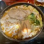 麺屋 蔵人 - 焼き味噌ラーメン　チャーシューを掘り出しました