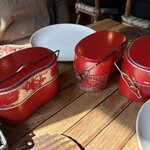 アルペンジロー - ライスは「飯盒(はんごう)」で提供される