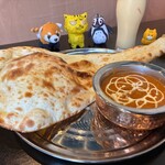 ソニヤ - Aランチ   850円(税込)   ※ナンは、かなりデカい