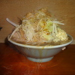 ラーメン富士丸 - 野菜の高さ