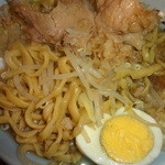 ラーメン富士丸 - 麺、豚、ゆで玉子アップ