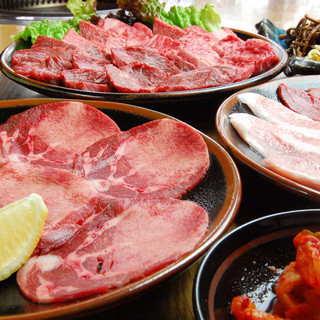 "Manpuku set" with approximately 380g of meat 5,200 yen (1 serving)