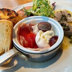 イタリア料理 KAN - 料理写真:本日の盛り合わせ　サラダ　パン