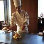 日本料理　時宜 - お食事のガーリックライスを焼いて行きます