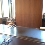 日本料理　時宜 - 鉄板はピカピカに磨かれている