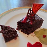 アリオ・エ・オリオ - チョコレートの甘味感と
爽やかなベリーソースが合っていて

組み合わせとしては美味しい