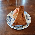 アリオ・エ・オリオ - ▷バケット
干しレーズン、シナモンの香りと味わい
ほんのりとした加糖の甘みが心地良い
自家製らしきレーズントースト