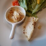 アリオ・エ・オリオ - プリッとした弾力感ある食感な鶏肉には
一切のネガティブな味わいはなく（地鶏なのかな？）