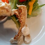 アリオ・エ・オリオ - ◯オニオンキッシュ
シットリとしたパイ生地を重ねた食感と
玉ねぎの甘みとホワイトソースの円やかな旨味感

鶏の様な旨味もあって美味しいなあ❗️