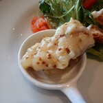 アリオ・エ・オリオ - ◯ハニーマスタード
鶏肉に蜂蜜の甘みとコク、酸味の爽やかさ
マスタードの辛味が合わさって
前菜にしとくのは勿体ない程美味しいな❗️

これをメインにしても
十分通用する旨味と味わいだと思える♪