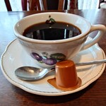 アリオ・エ・オリオ - ◯コーヒー
抽出してから時間経過を感じる濃度と味わいで
時間経過の加熱で濃さが増した感じと
深みある苦味感、奥から酸味が広がる感ある味わい
抽出し立てだとしたら間違いなく美味しいであろうと思える味わい